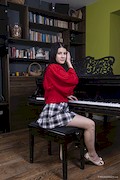 Viola Weber plays her piano and masturbates – WeAreHairy – [1]